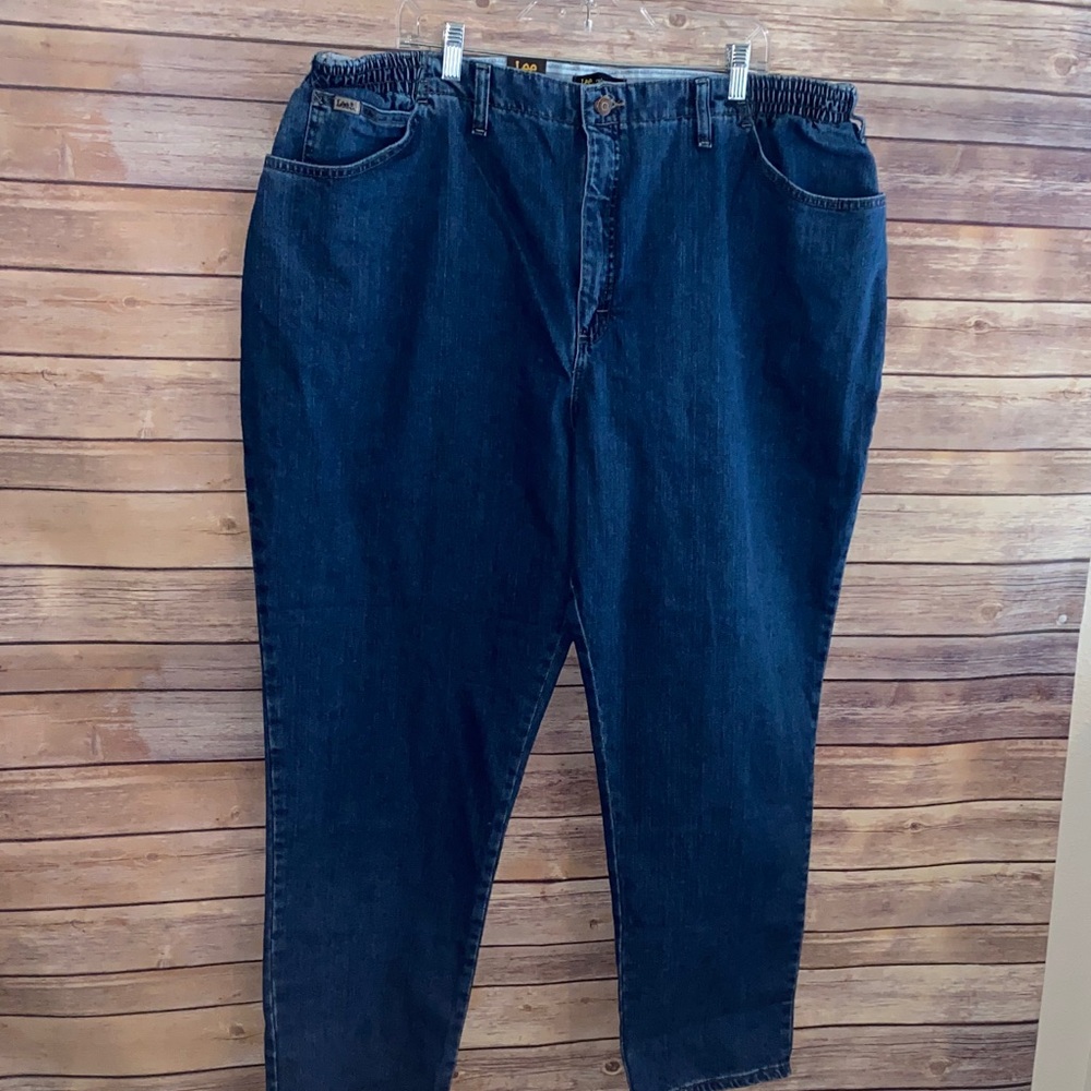 NWT Lee Relaxed Fit Tapered Leg Mid Rise Jeans